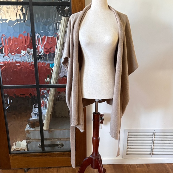 Chic Beige Women's Shawl with Belt - Picture 6 of 13